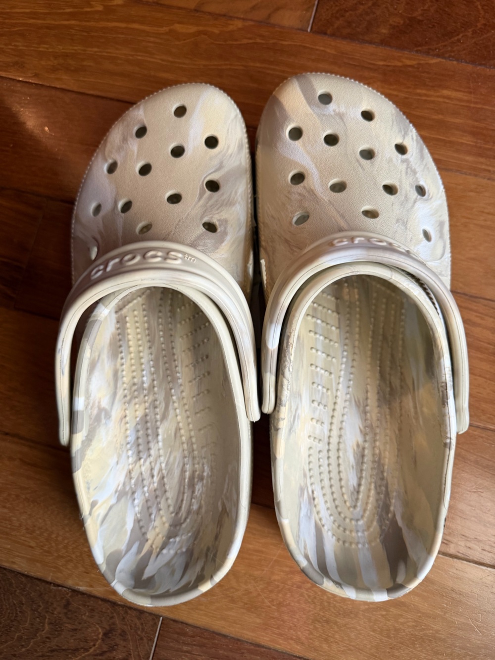 Men’s 11 Crocs Classic Marbled Clog - Cream/White nwt